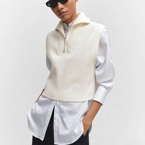 Sleeveless knit sweater vest with zipper size XL.